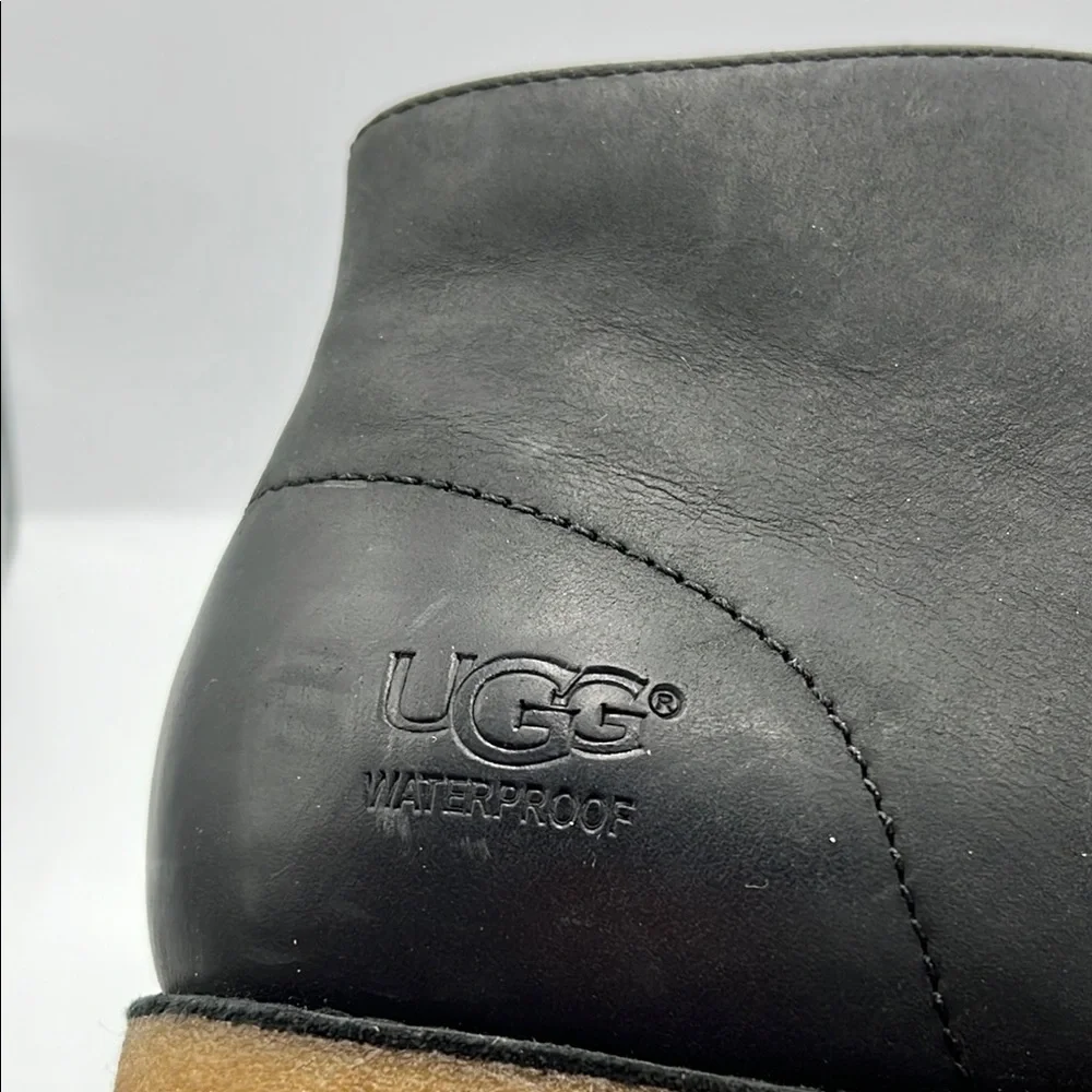 UGG‎ Sz 8 Leighton Black Tan Chukka Boots Minimalist Design